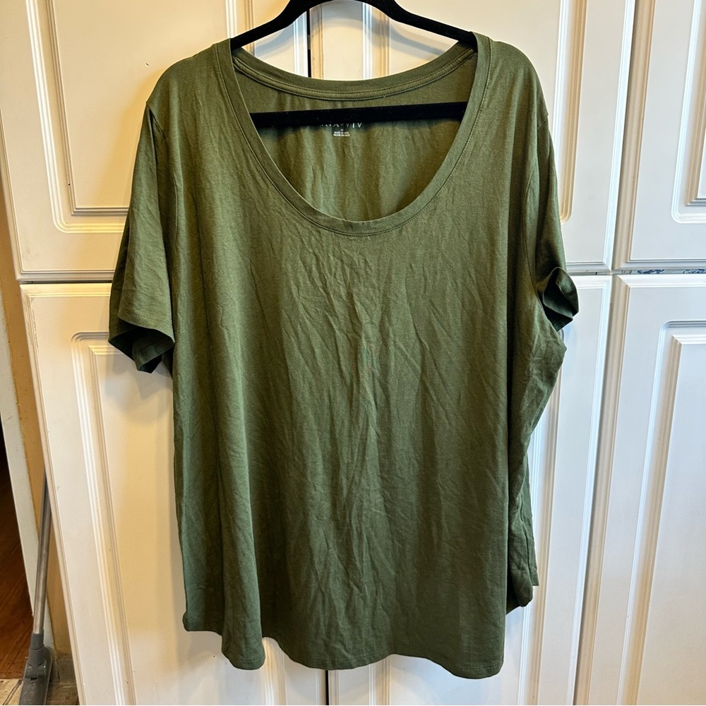 Ava & Viv Olive Scoop Neck Short Sleeve Tee